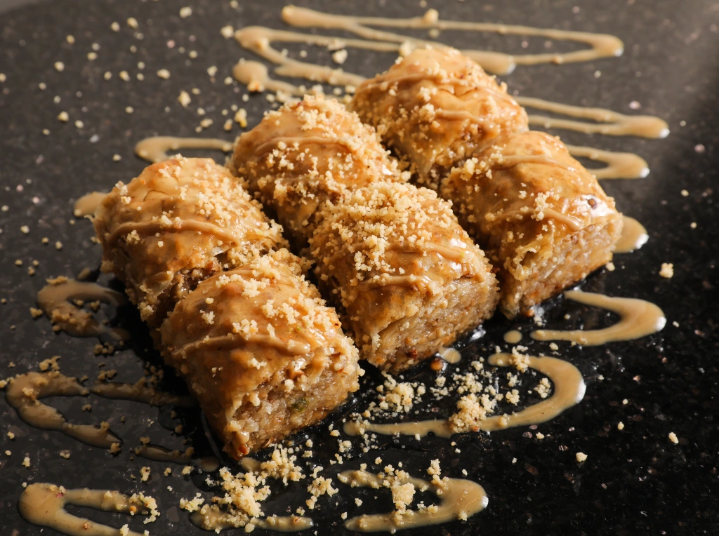 Geleneksel Tatlılar Baklava Kadayıf - Trabzon HAMARAT LEZZET Tatlıcı